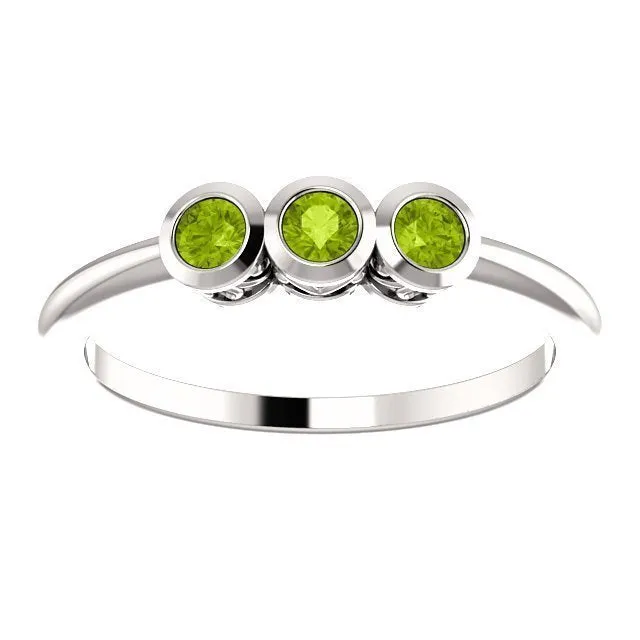 14KT GOLD 0.27 CTW ROUND PERIDOT BEZEL-SET 3 STONE RING