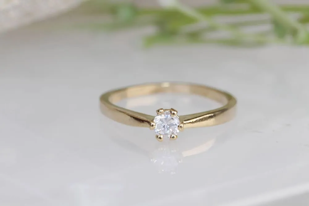 GOLD SOLITAIRE RING