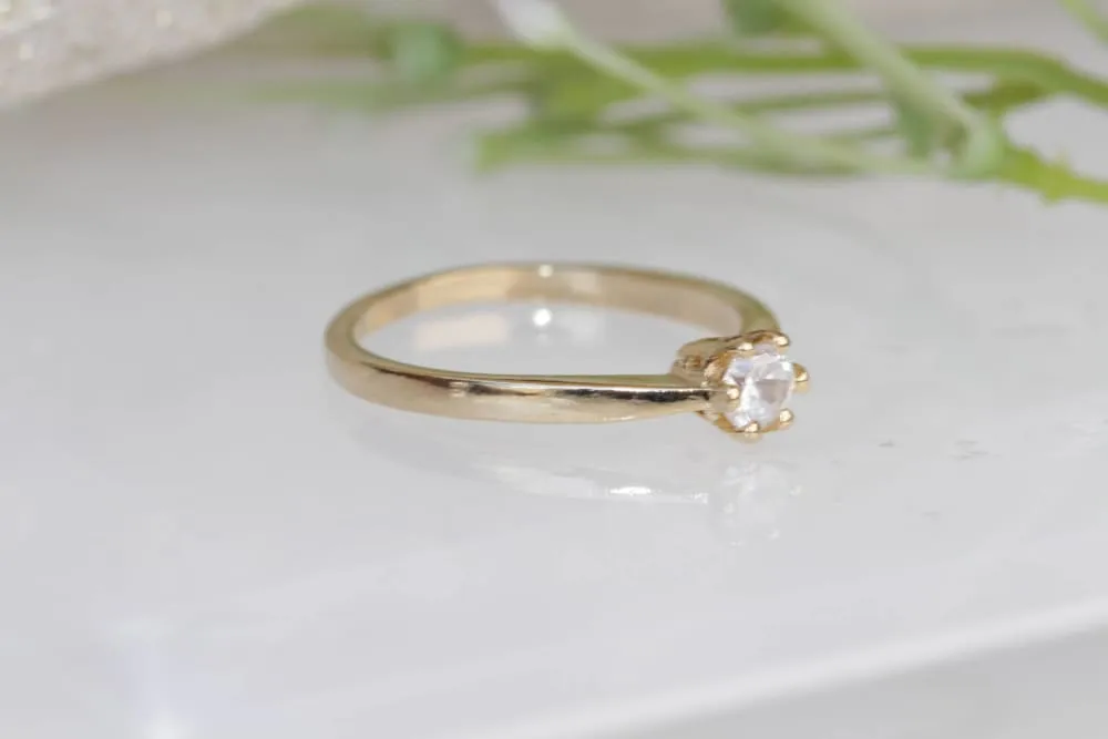 GOLD SOLITAIRE RING