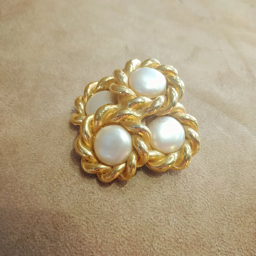 Jacky De G Chunky Vintage Rope trimmed Pearl Brooch