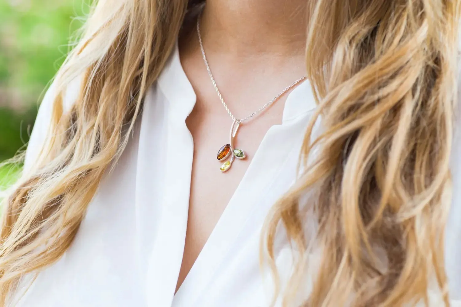 Little Multicolour Amber Pendant - Elegant Sterling Silver Leaf Necklace | Dazzling Baltic Amber Jewelry