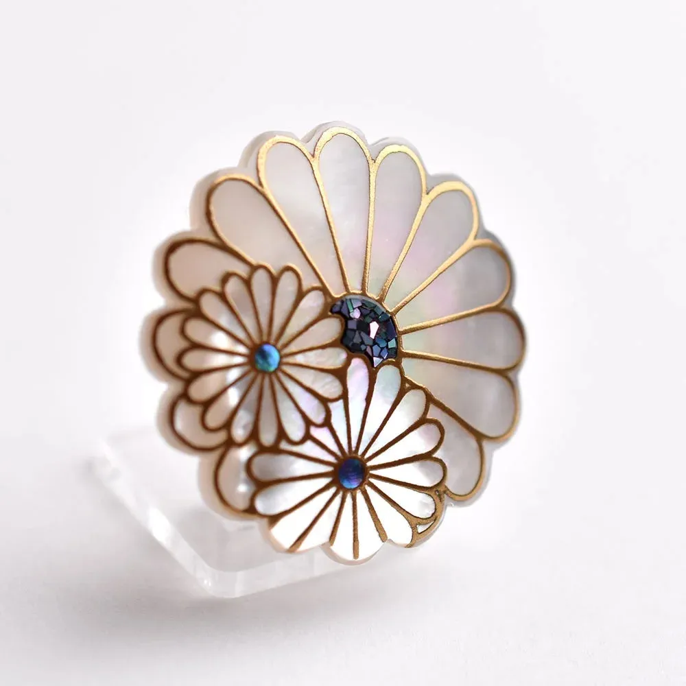 Maki-e Urushi Lacquer Brooch - Water Buffalo Horn / Chrysanthemum -, Traditional Japanese Urushi Lacquer Jewelry