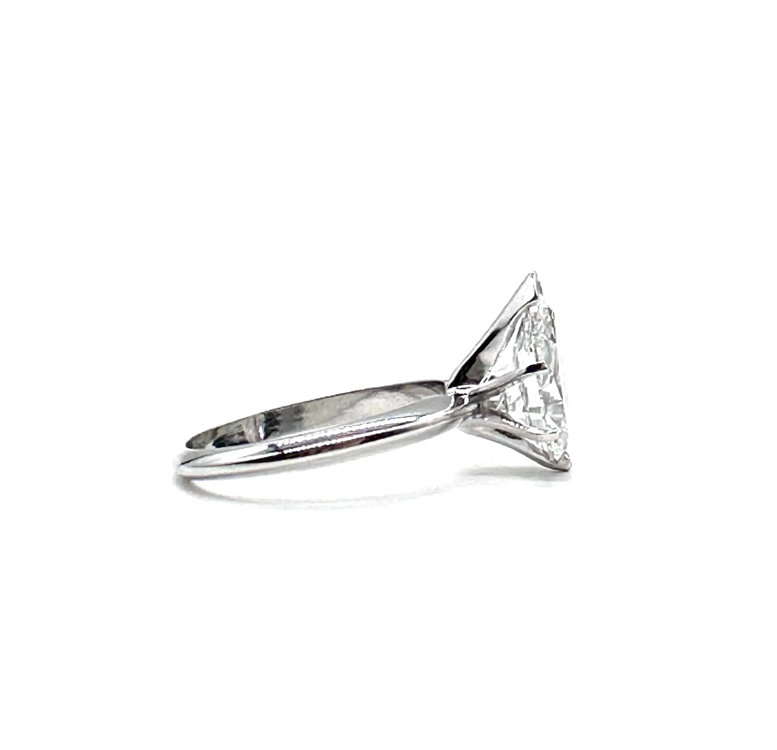 Pear-Shaped Diamond Ring