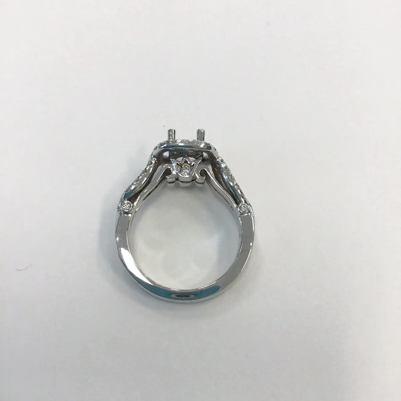 Round Halo Engagement Setting Twist Shank